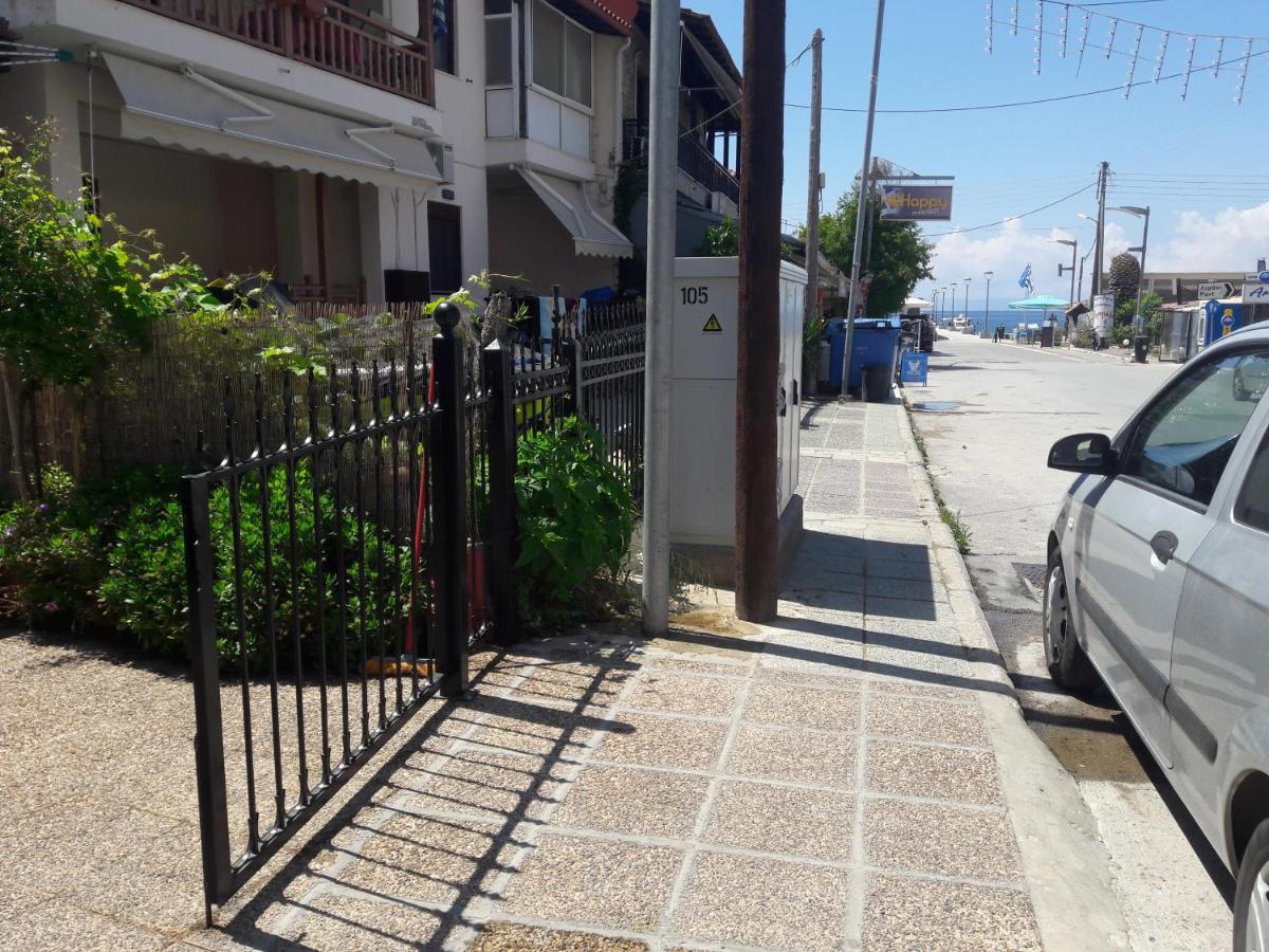 Christa'S Studio Apartment Nikiti  Exterior photo